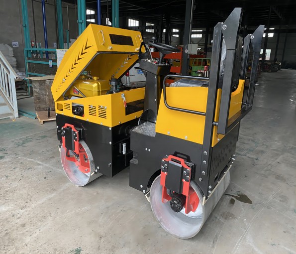 Walk-behind rollers become the core of road construction equipment.